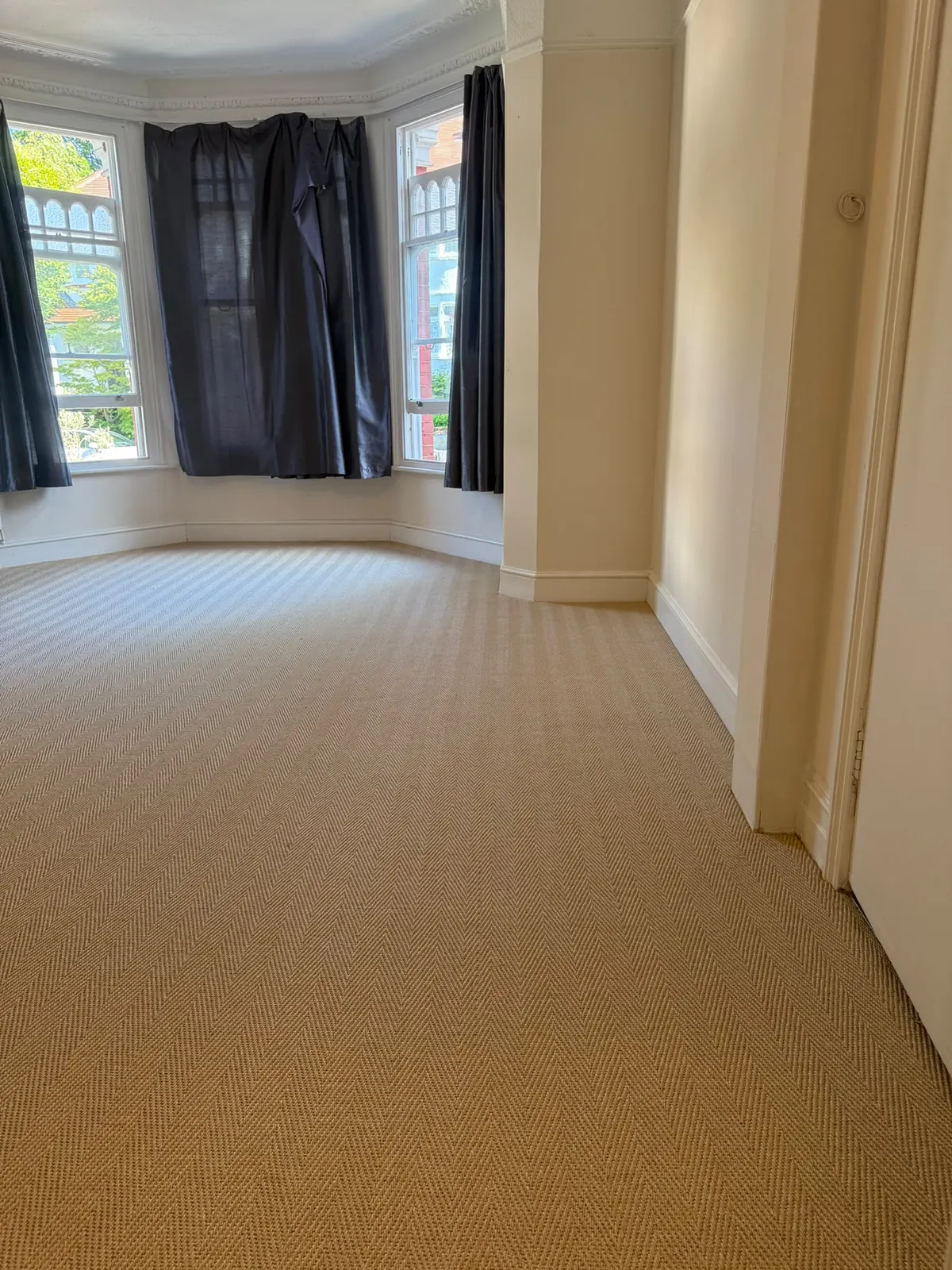 Herringbone sisal fitted in a bay-window room