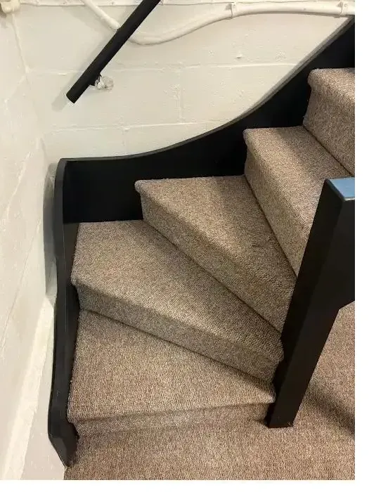 Grey carpet fitted on a turning staircase